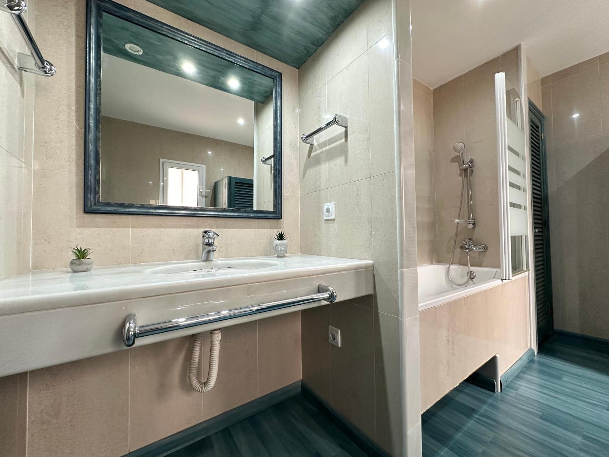Agi Avenida Apartments Roses Exterior photo