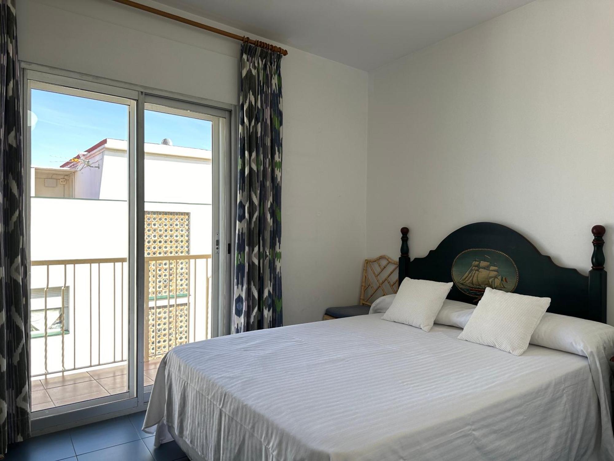 Agi Avenida Apartments Roses Exterior photo