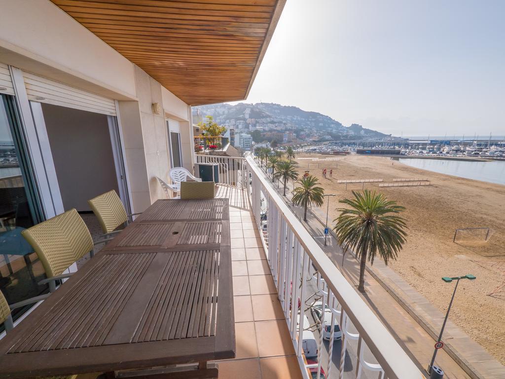 Agi Avenida Apartments Roses Room photo